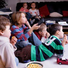ninos-viendo-tv